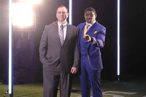El ex WR de los Dallas Cowboys Michael Irving y Ryan The Lion Thompson